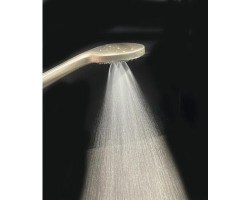 Ručná sprcha s tečúcou vodou