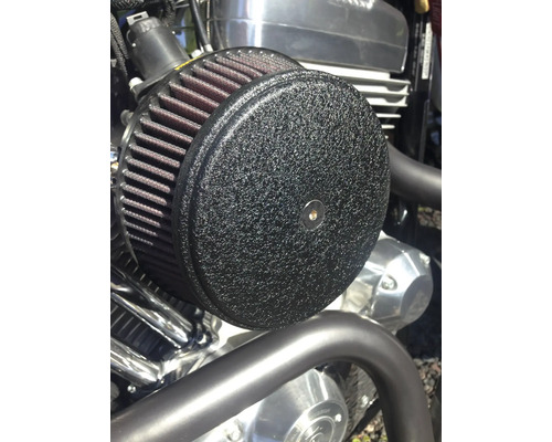 Motocyklový vzduchový filter s čiernym krytom