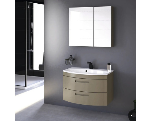 Kúpeľňa s umývadlovou skrinkou, umývadlom a zrkadlovou skrinkou