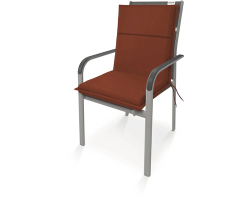 Záhradná stolička s červeným sedákom a operadlom