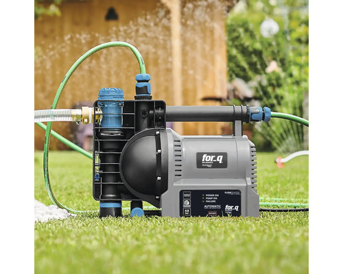 Domáca vodáreň For Q s hadicou na trávniku