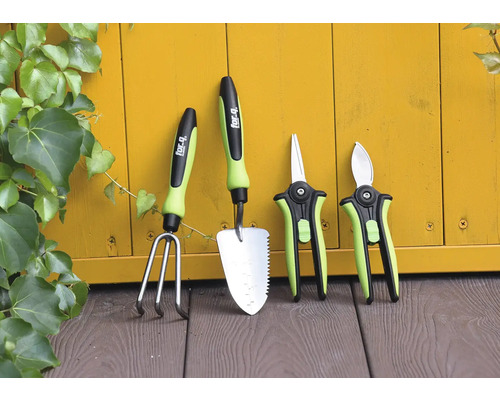 Sada záhradného náradia pozostávajúca z kultivátora, lopaty a dvoch záhradníckych nožníc