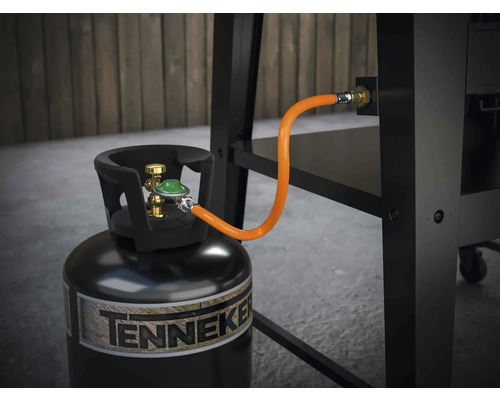 Plynová fľaša pripojená ku grilu