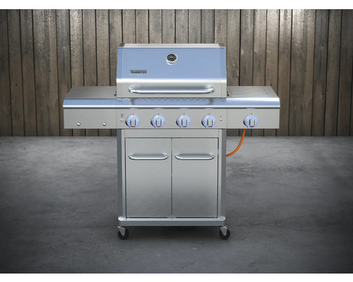 Nerezový plynový gril so štyrmi horákmi, odkladacími plochami, dvierkami a kolieskami