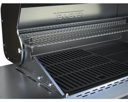 Vnútorný pohľad na gril Tenneker s grilovacím roštom a roštom na ohrev