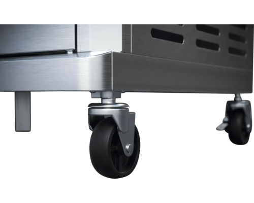 Detailný záber koliesok na skrini z nehrdzavejúcej ocele