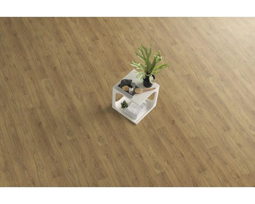 Podlahová krytina s drevenou štruktúrou a odkladacím stolíkom