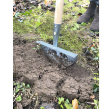 Obruba trávnika sa používa na odrezávanie okrajov trávnika.