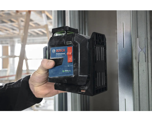 Logo spoločnosti Bosch. Osoba drží čiarový laser Bosch GLL 80-33 G.