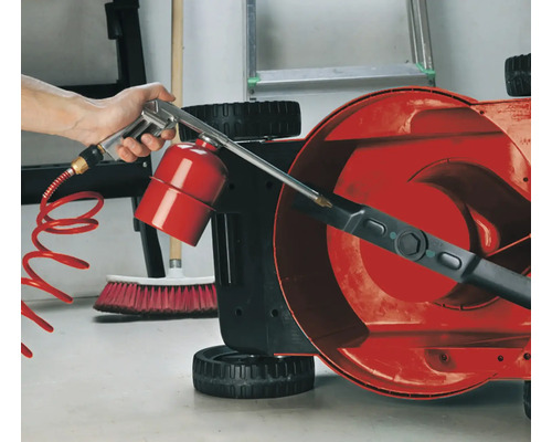 Čistenie kosačky na trávu čistiacou pištoľou