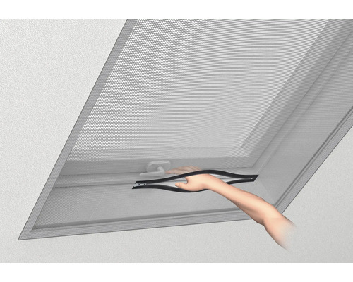 Sieť proti hmyzu do strešného okna so zipsom v otvorenej polohe