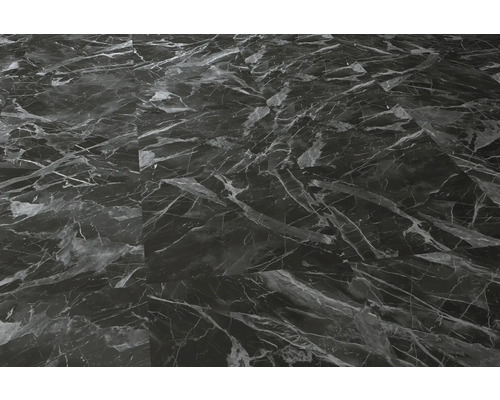 Podlaha s dlaždicami so vzhľadom mramoru