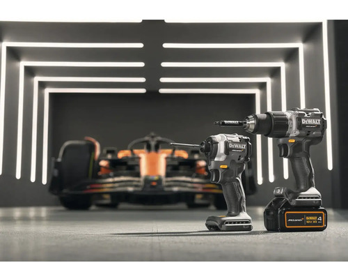 Dva akumulátorové vŕtacie skrutkovače DeWalt pred pretekárskym vozidlom Formuly 1