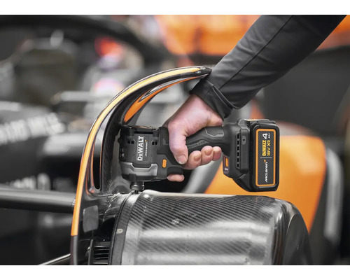 Používa sa akumulátorový rázový uťahovák DeWalt.