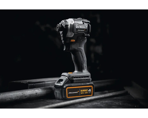 Akumulátorový rázový uťahovák DeWalt McLaren s 18 V batériou XR
