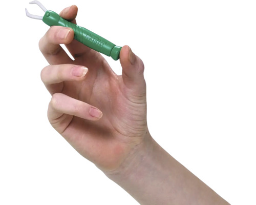 Ruka drží kliešte na kliešte