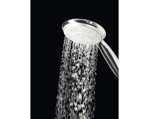 Sprchová hlavica s prúdom vody