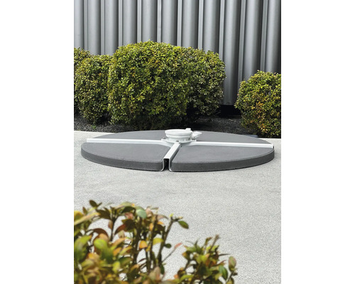 Betónový stojan na slnečník s oceľovým rámom