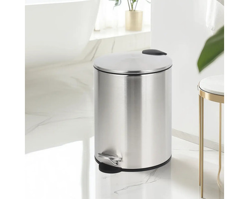 Nerezový pedálový kôš v kúpeľni