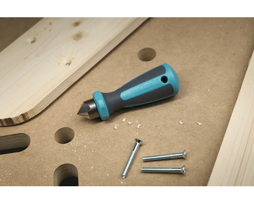 Dierkovač Wolfcraft so skrutkami na pracovnom stole