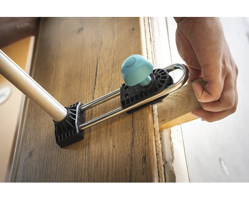 Nástroj na montáž dverovej zárubne