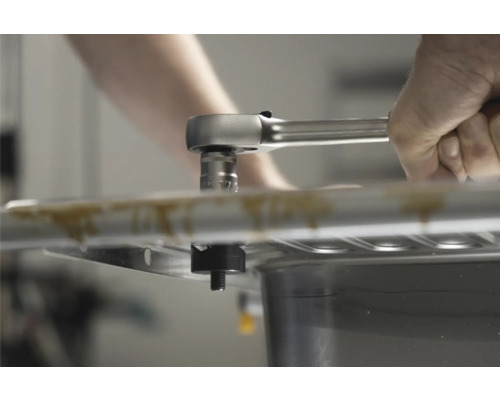 Upevnenie drezu pomocou nástrčného kľúča