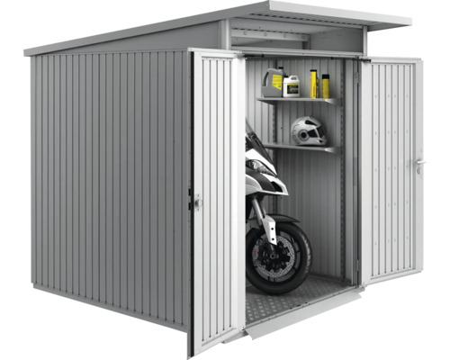 Kovový záhradný domček s otvorenými dverami a motocyklom