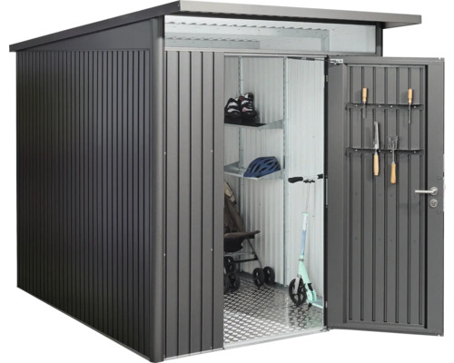 Kovový záhradný domček s otvorenými dverami a interiérom