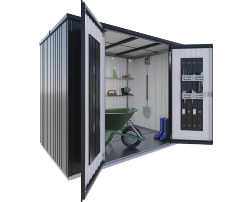 Otvorená kôlňa na náradie so záhradným náradím, ako je fúrik, lopata, polica a záhradné náradie