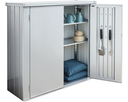 Záhradná skriňa s otvorenou priehradkou, policami a záhradným náradím