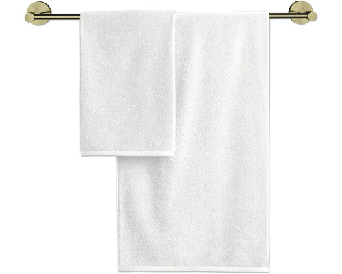 Dva uteráky visia na tyči na uteráky.