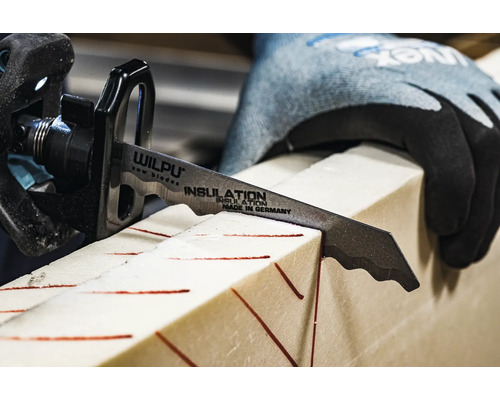 Pílový list Wilpu na rezanie izolačných materiálov pri použití.