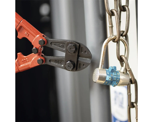 Nožnice na oceľ strihajú reťaz s číselným zámkom