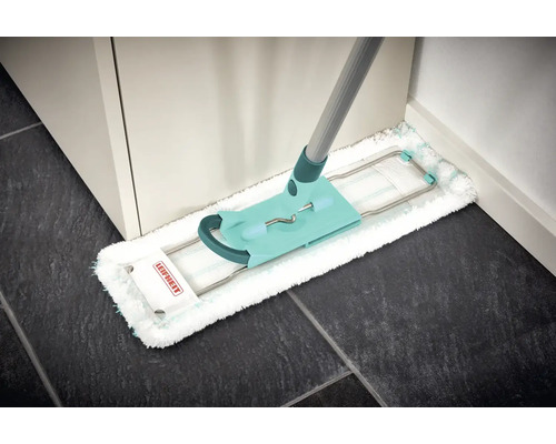 Mop s teleskopickou tyčou a návlekom na čistenie podláh