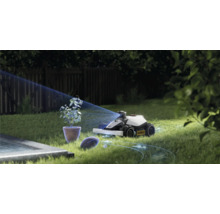 Záhrada s robotickou kosačkou, ktorá nastavuje virtuálny obvodový drôt.