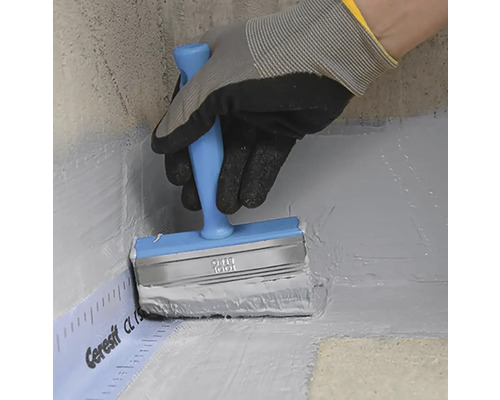 Izolácia štetcom a tesniacou páskou v kúpeľni