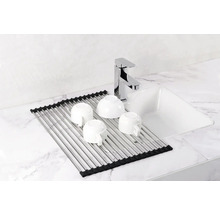 Drez s odkvapkávačom, vodovodnou batériou a šálkami