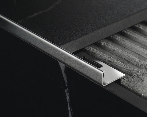 Nerezová obkladová lišta na ukončenie steny