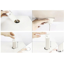 Ilustrácia inštalácie zaťahovacej zásuvky do dosky stola