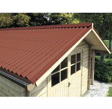 Záhradná búda s červenou vlnitou plechovou strechou