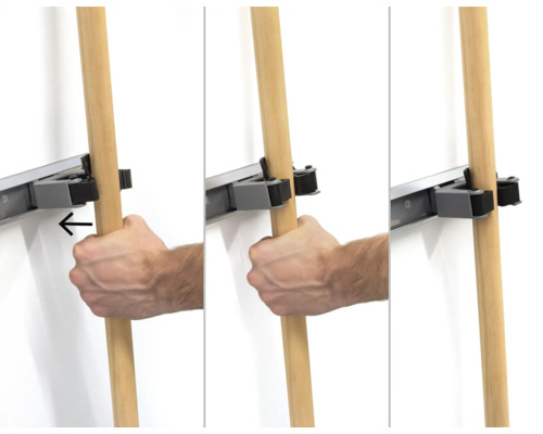 Zobrazenie systému lišty na náradie v prevádzke s rukou zavesujúcou drevenú násadu