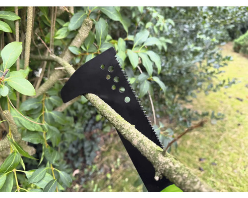 Multifunkčný nástroj reže konár v záhrade