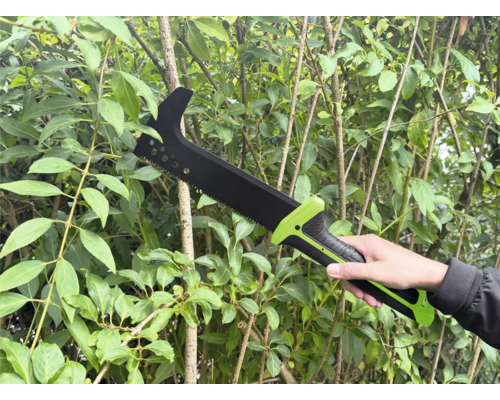 Ručná záhradná píla so zahnutou čepeľou na záhradnícke práce