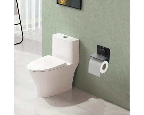 Kúpeľňová scéna s toaletou a držiakom toaletného papiera