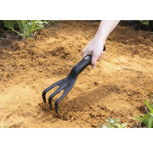 Záhradný kultivátor používaný v zemi