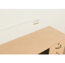 Písací stôl so zásuvkami a nástenným priechodom pre káble