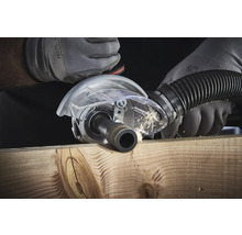 Drážkovacia fréza pri práci na dreve s odsávaním