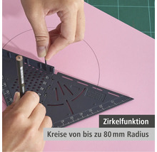 Osoba kreslí kruh na papier pomocou trojuholníka a ceruzky