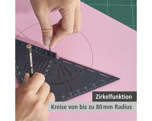 Osoba kreslí kruh na papier pomocou trojuholníka a ceruzky