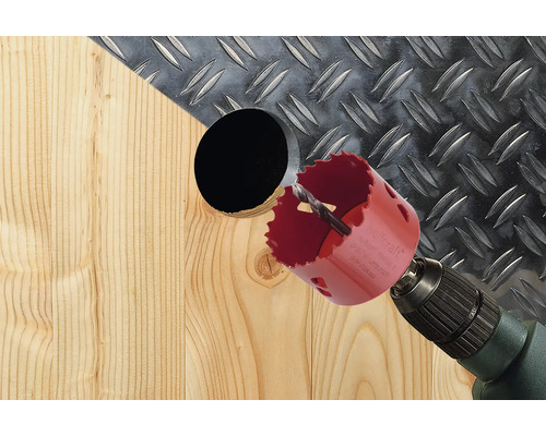 Dierovacia píla vŕta otvor do dreva